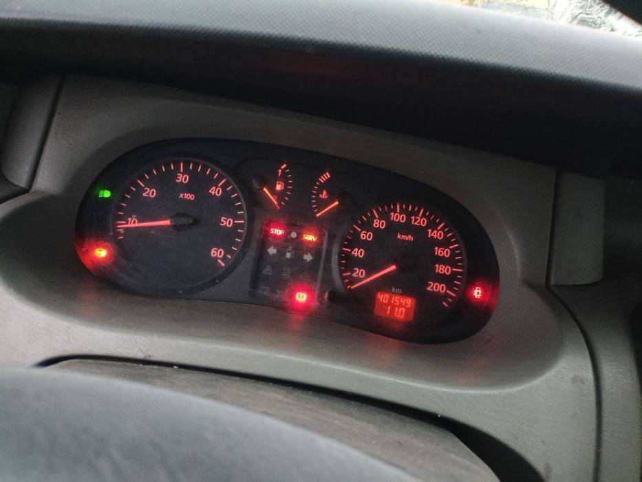 Renault Trafic 8 osobowy 1.9dci Vivaro primastar