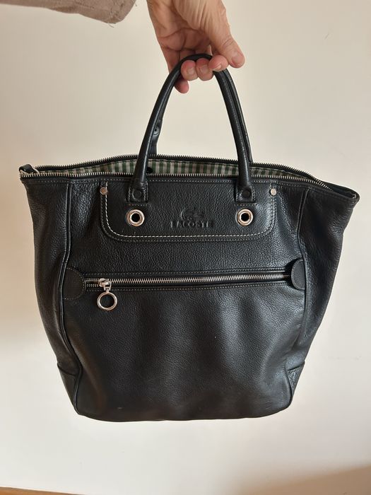 Mala Lacoste em pele macia