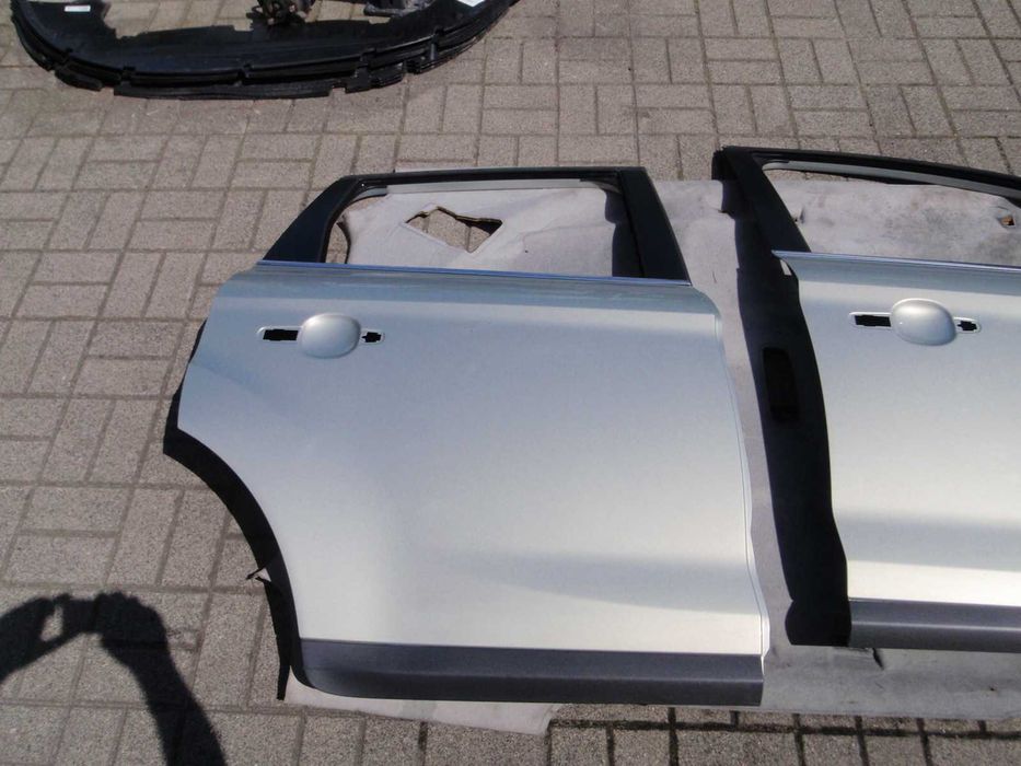 Ford Kuga mk1 drzwi prawe tylne kolor P8