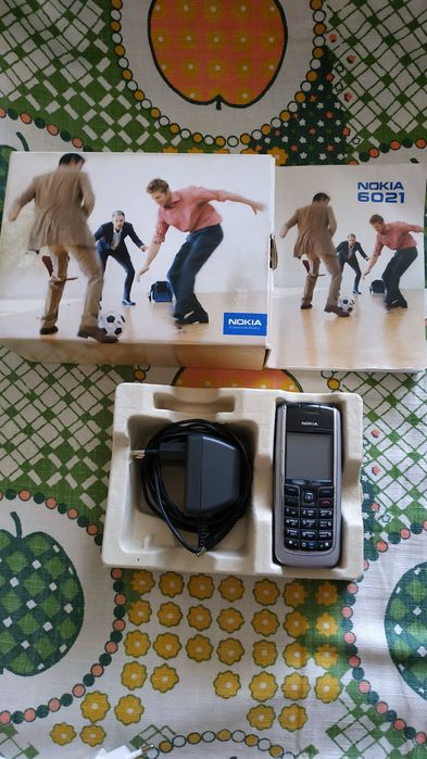 Мобільний телефон NOKIA 6021.