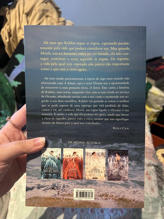 Kiera Cass: A Sereia; Sandra Brown: Rapto Escaldante
