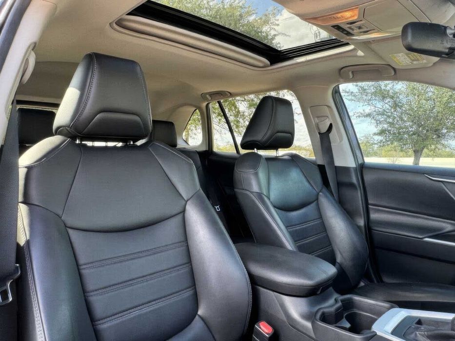 Toyota RAV4 XLE Premium      2019