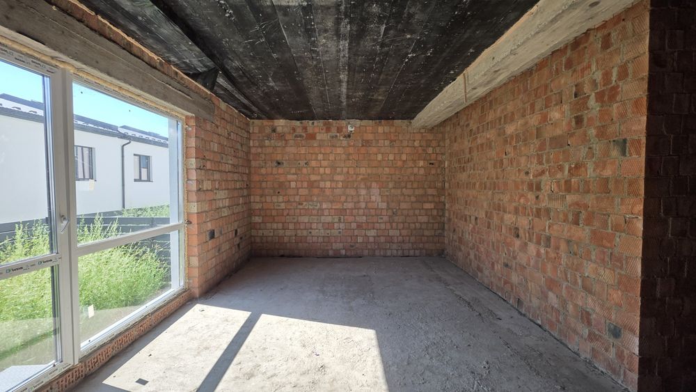 Продається готовий ТАУН ХАУС з міськими комунікаціями вул. Спортивна