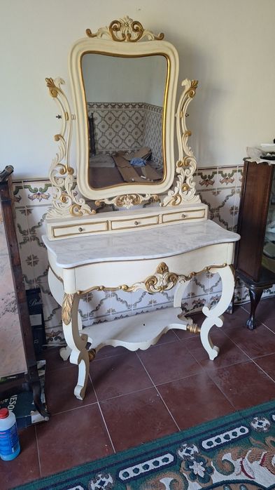 Toucador Branco antigo para venda em bom estado Negociável Rápido