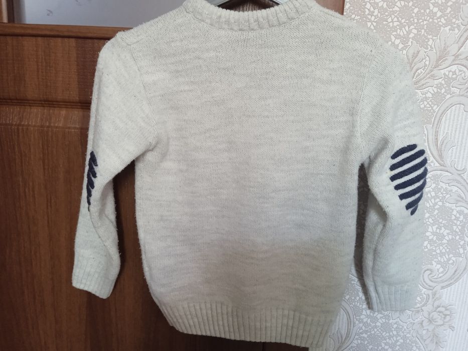 Продам свитер на мальчика