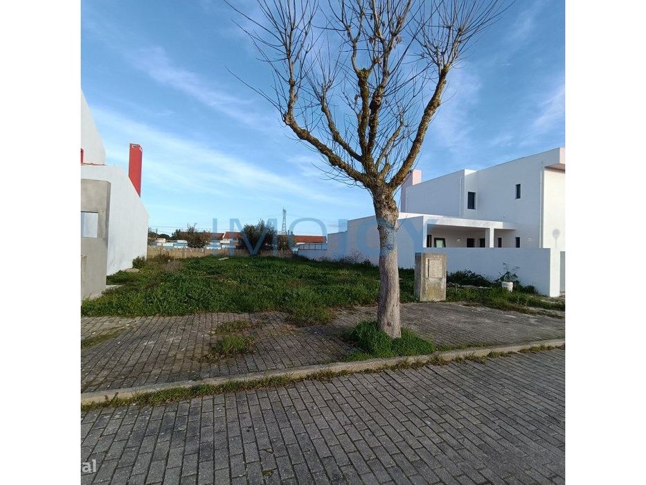 Lote de terreno com 358,62 m2 em Grândola
