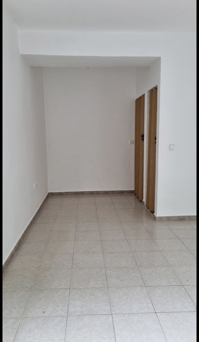 Loja de rua para arrendar no centro da Baixa da Banheira