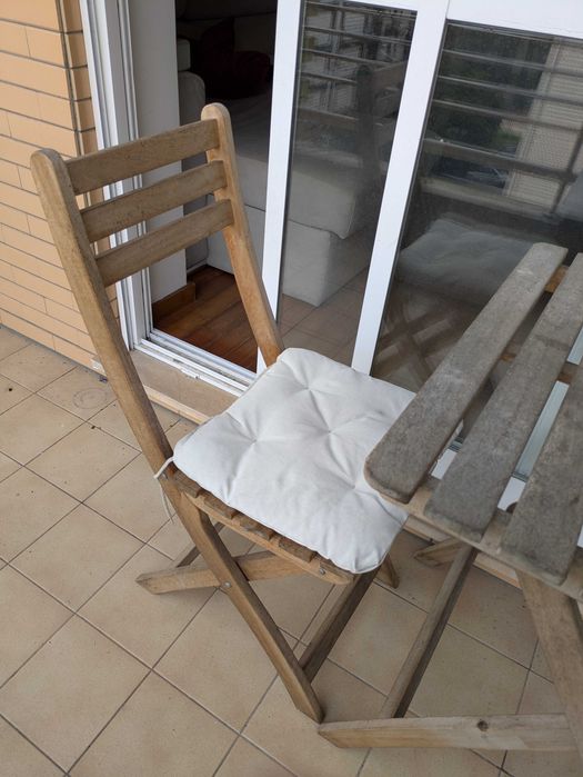 Mesa de Exterior e 2 Cadeiras Dobráveis ​​(com almofadas)
