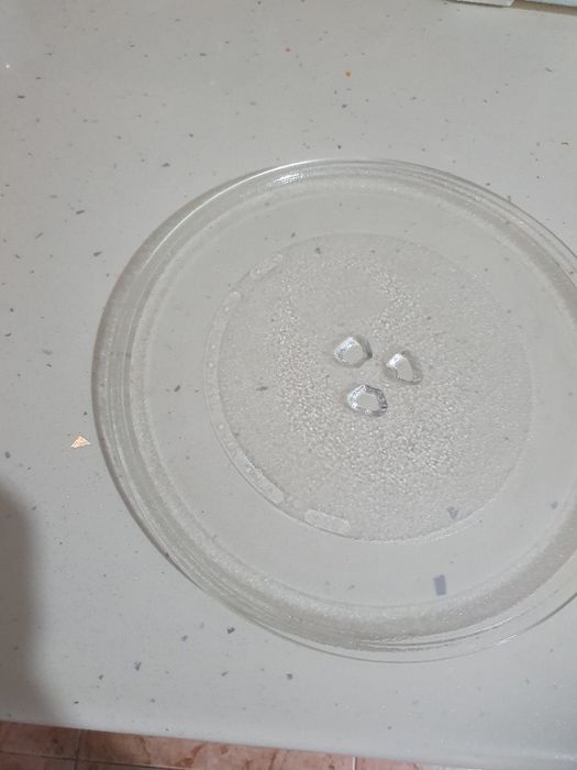 Prato do micro-ondas como novo