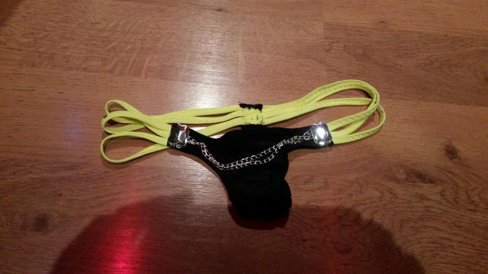 Sprzedam nowe stringi z kamieniami