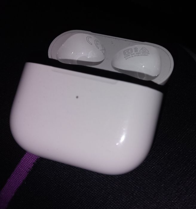 Зарядний кейс AirPods 3 А2566 (З підтримкою бездротової зарядки)