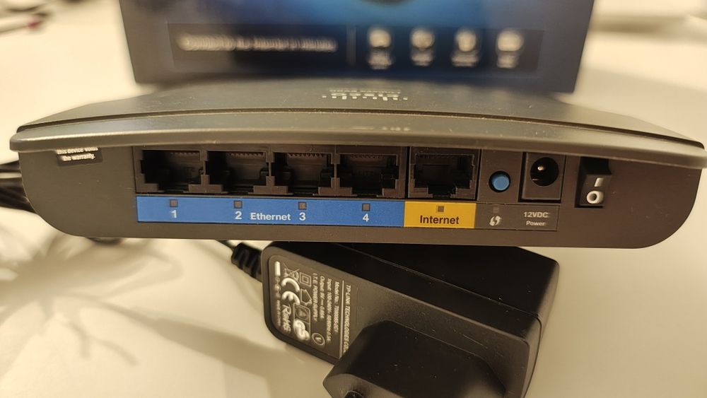 Linksys E900-EE (802.11b/g/n 300Mb/s)