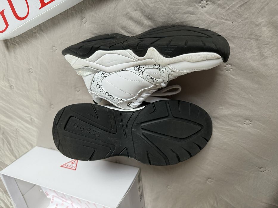 Białe buty guess rozmiar 36