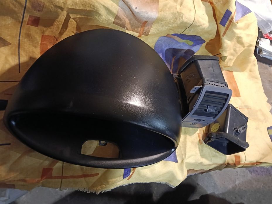 Hyundai Matrix  центральний пластик приборної панелі, воздухотвод