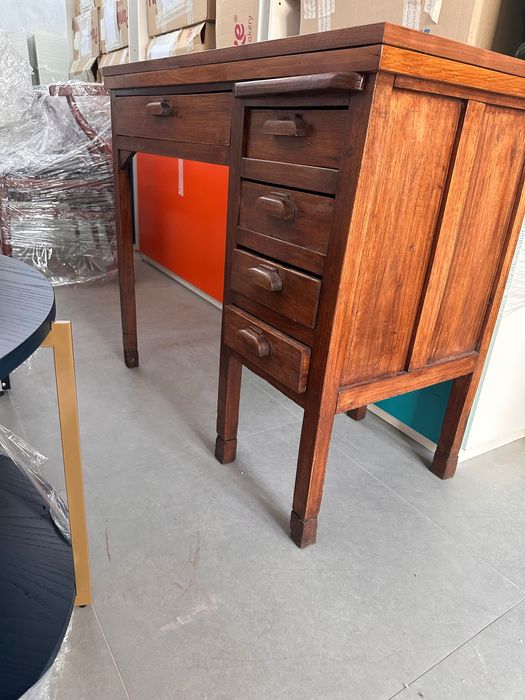 Secretária de estudo/trabalho