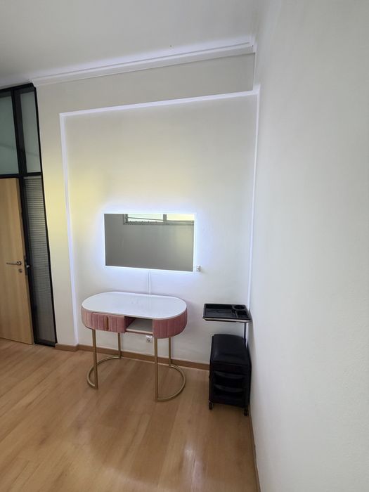 Aluga-se Sala dentro de uma barbearia