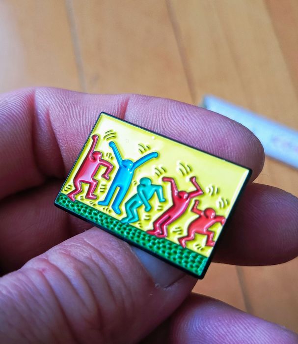 Keith Haring przypinka do ubran