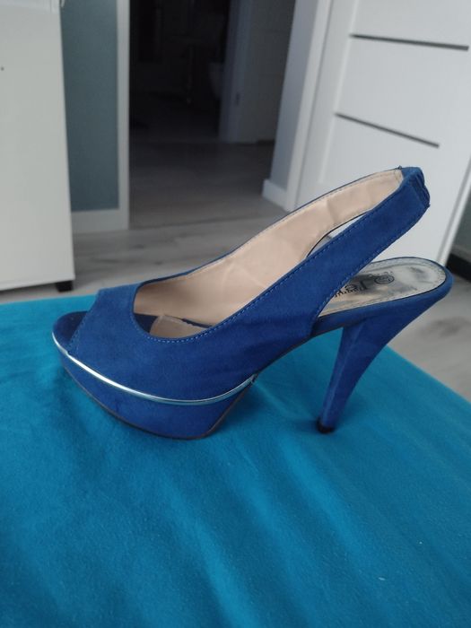 Praktycznie nowe  mega wygodne buciki raz zalozone