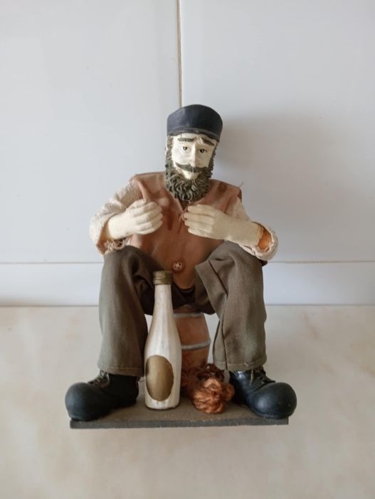 Boneco decorativo em cerâmica marinheiro