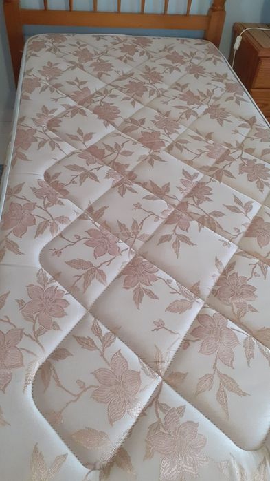 Quarto completo, camas solteiro