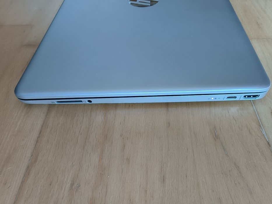 HP (i3-10Gen, 12GB, NVMe 256GB) 16.5"