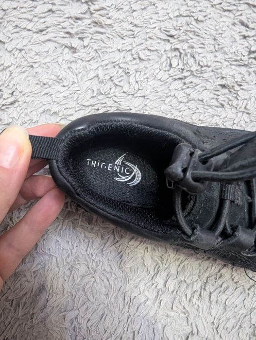Дитячі натуральні нубукові кросівки Clarks 24 розміру