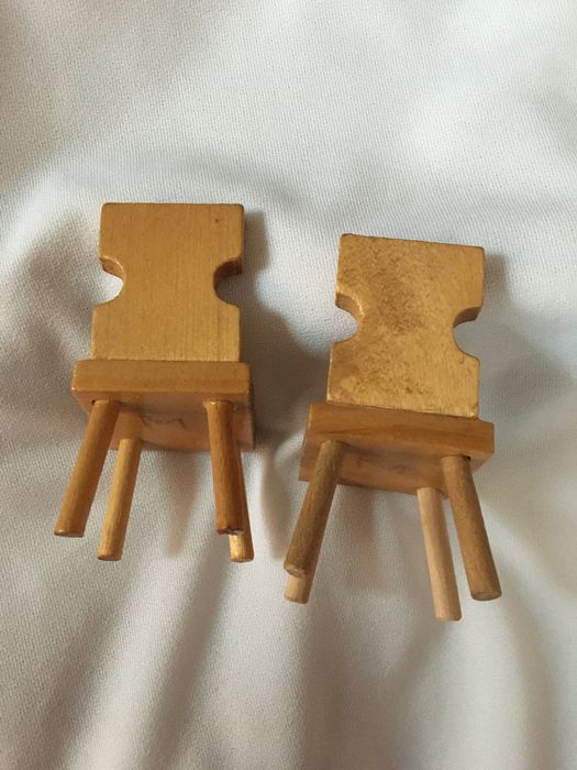 Krzesełka drewniane dla lalek, vintage, 2 szt