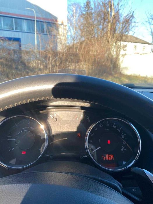Продаю власне автомобіль Peugeot 3008    2009