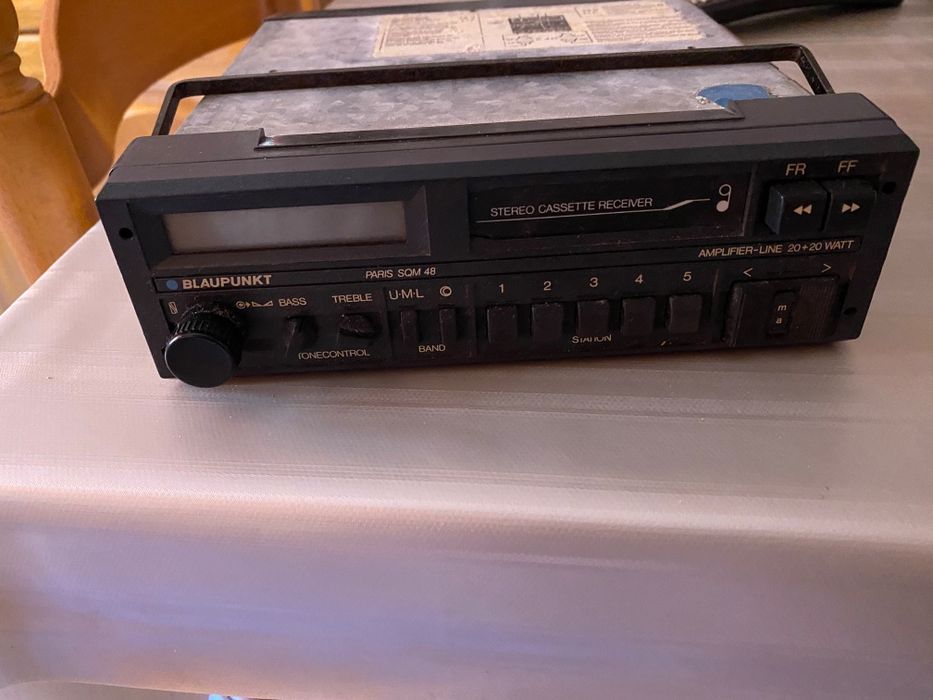 Rádio de automóvel usado