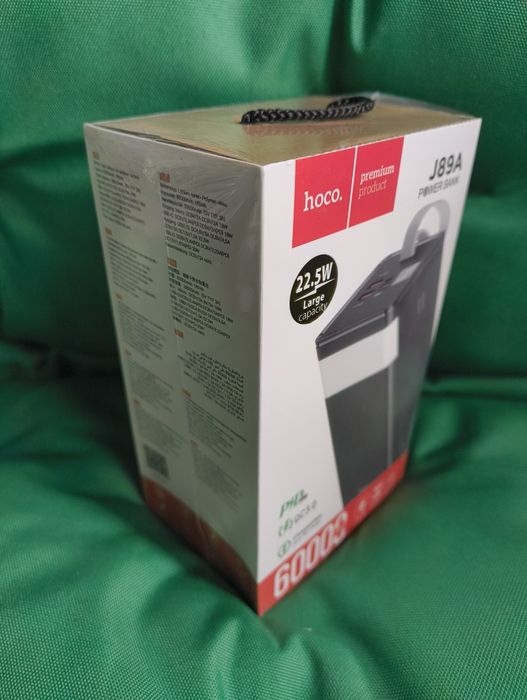 Портативное зарядное устройство с фонариком и быстрой зарядкой