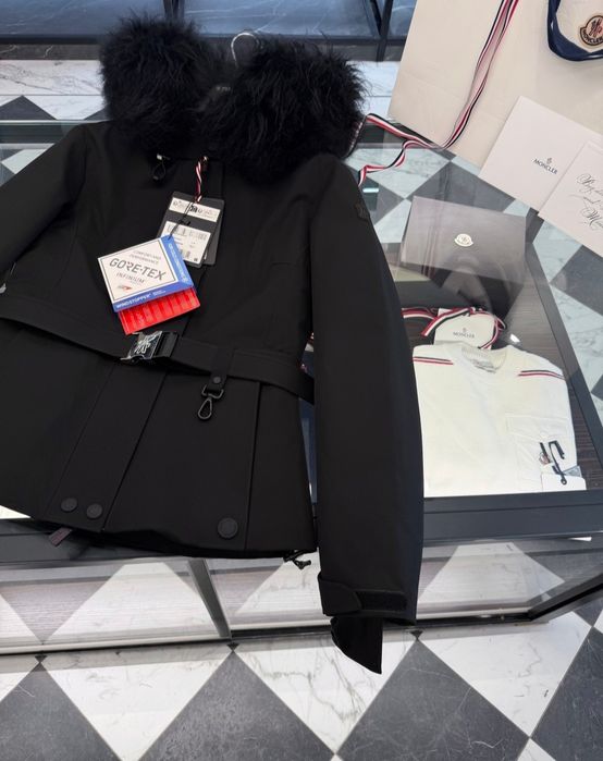 Moncler Grenoble Laplance GORE-TEX — жіноча лижна пухова куртка з хутр