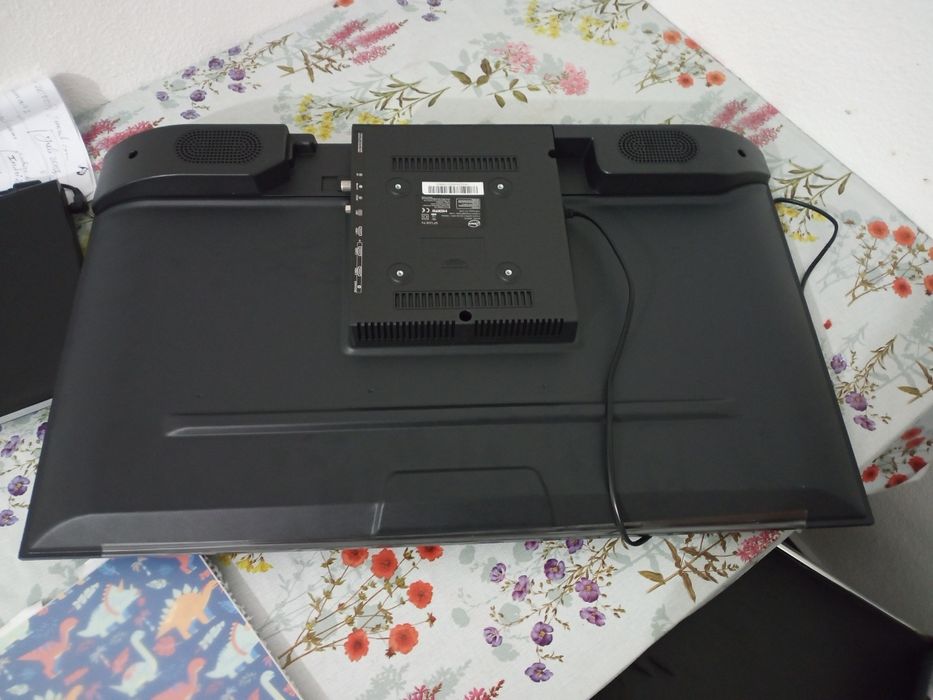 TV Vodafone com ecrã quebrado