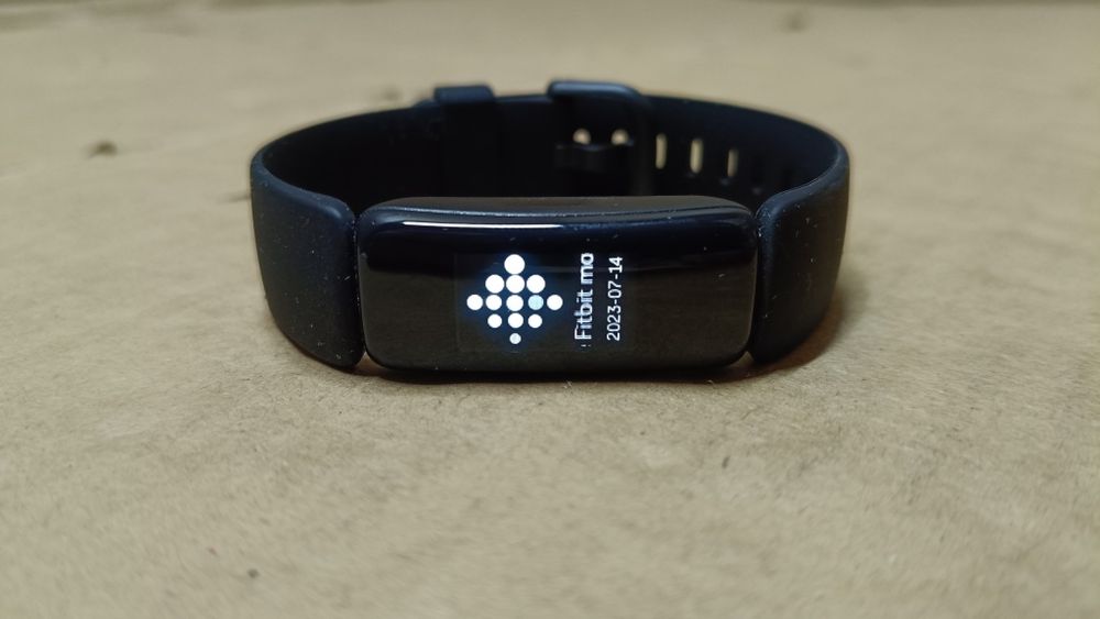 Fitbit Inspire 2 - tracker zdrowia i aktywności fizycznej