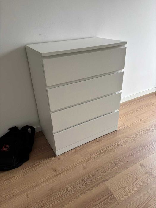 Cómoda IKEA Malm branco c/ 4 gavetas