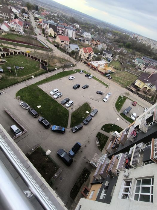 5 кімнатний пентхаус в спальному районі міста