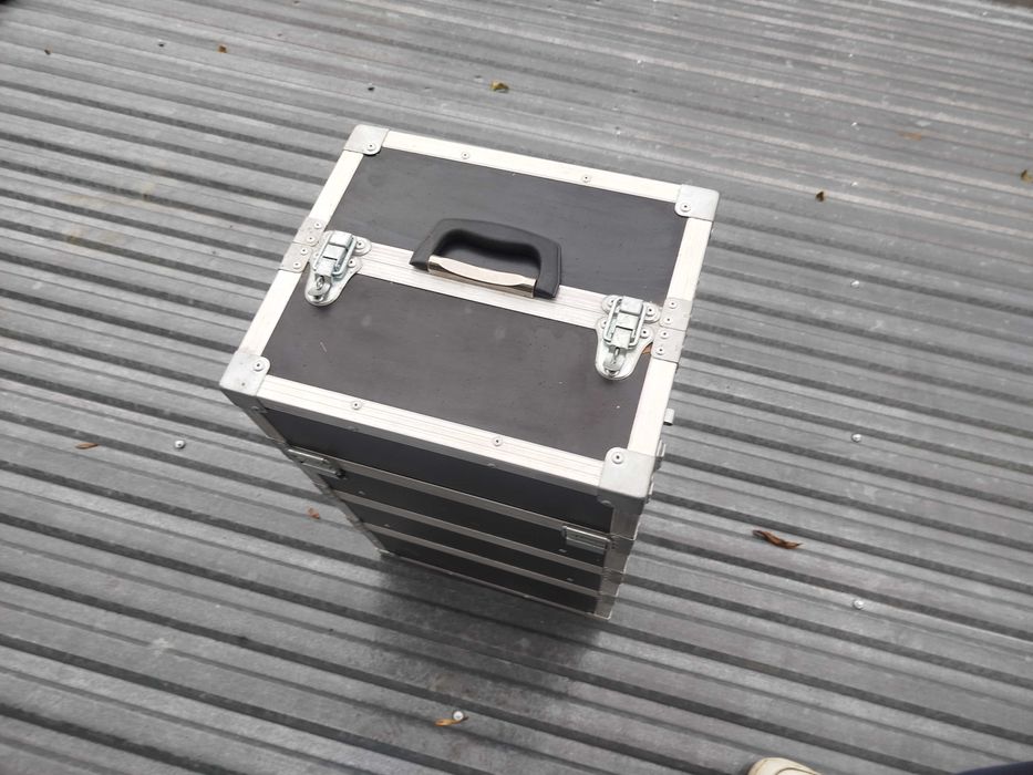 Kufer kosmetyczny masywny