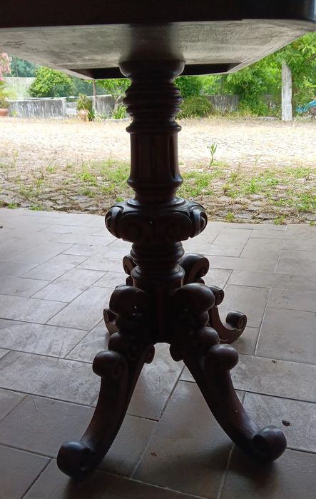 Mesa de jogo pe de galo.