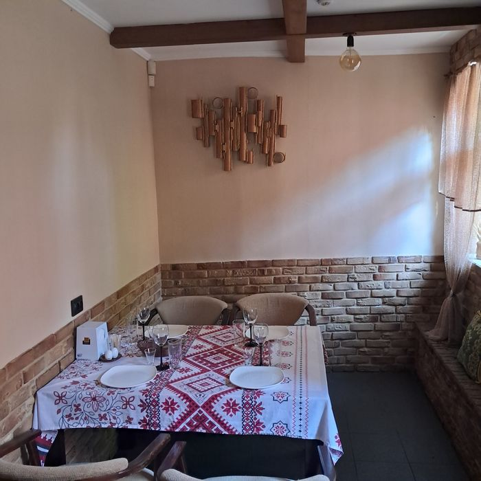 Центр,  біля стадіону. 140м2