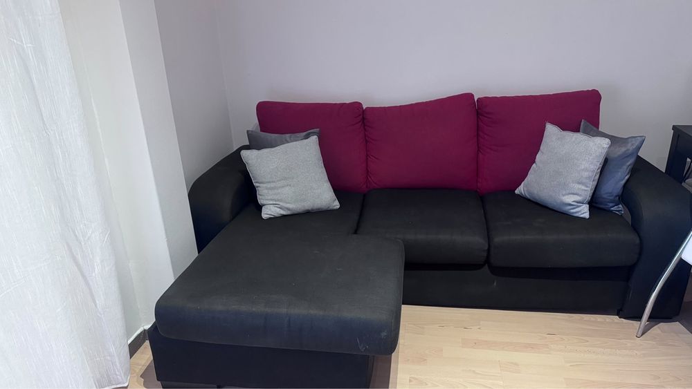 Sofa vermelho e preto