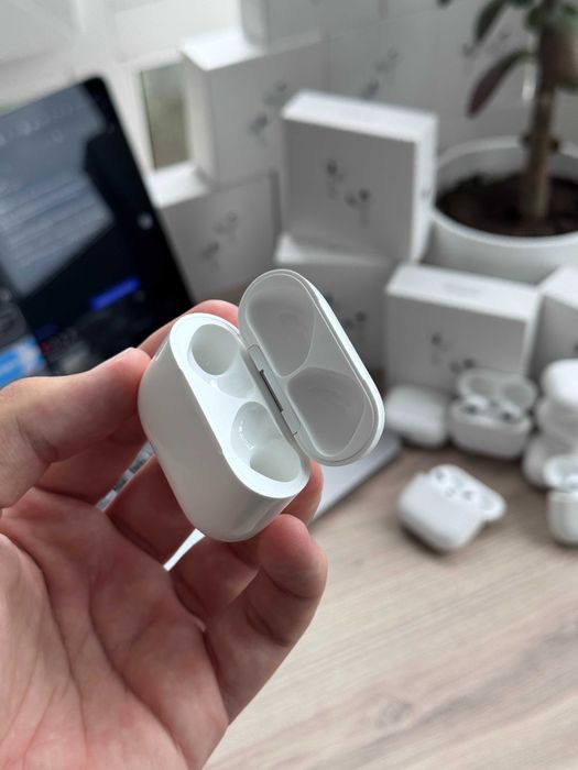 Магазин б/у Кейс AirPods 4 ANC A3059 A3056 A3055 A3057 Оригинал з шумопоглинанням анс