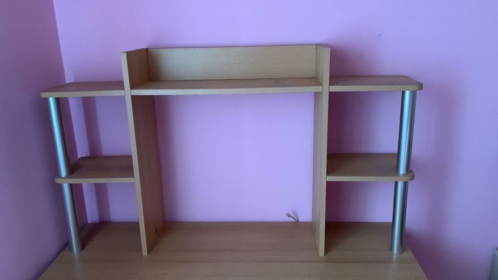 Selling a used secretary in good condition64751392998147120