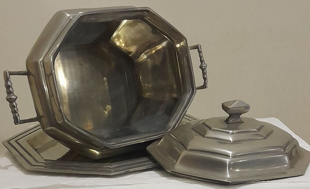 Terrina oitavada em estanho