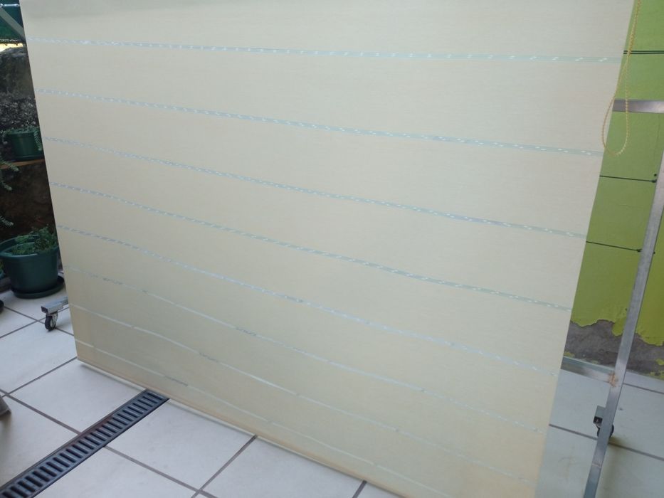 Cortina de rolo bege