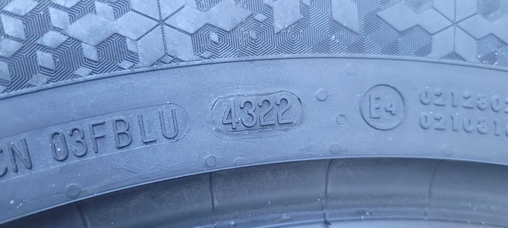 235 / 60 R  18   Continental/  Komplet / Zima