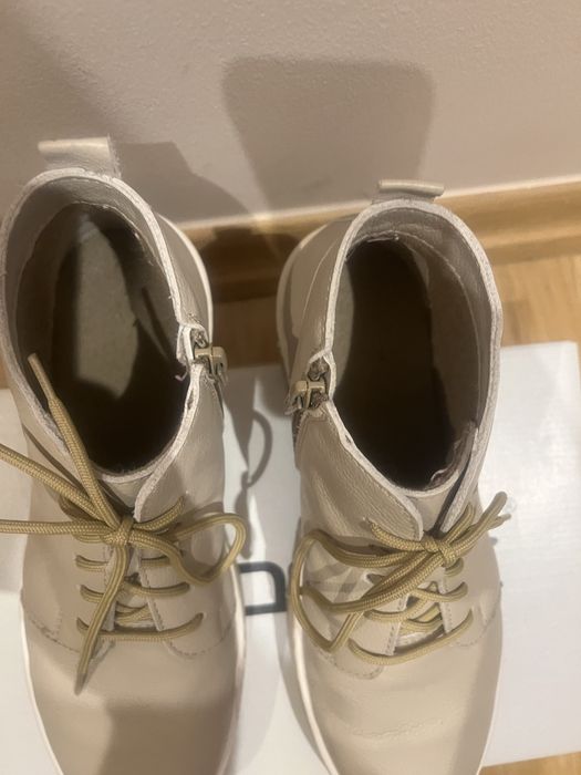 Skórzane beżowe trzewiki Wasak