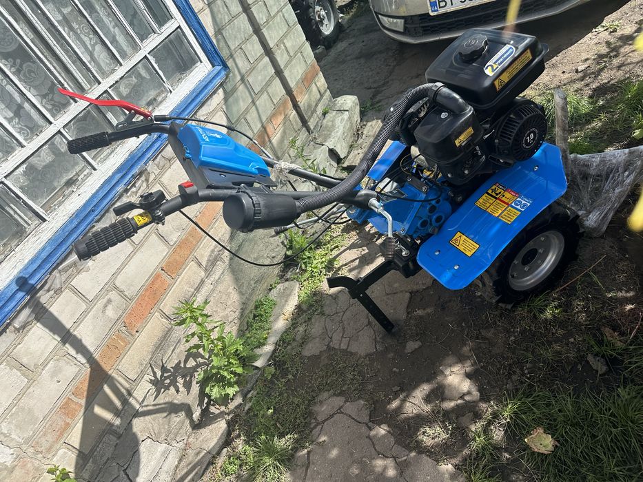 Мотоблок в новому стані з приладдям