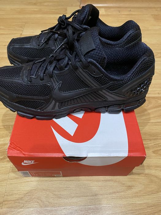 Продам кроссовки nike vomero 5