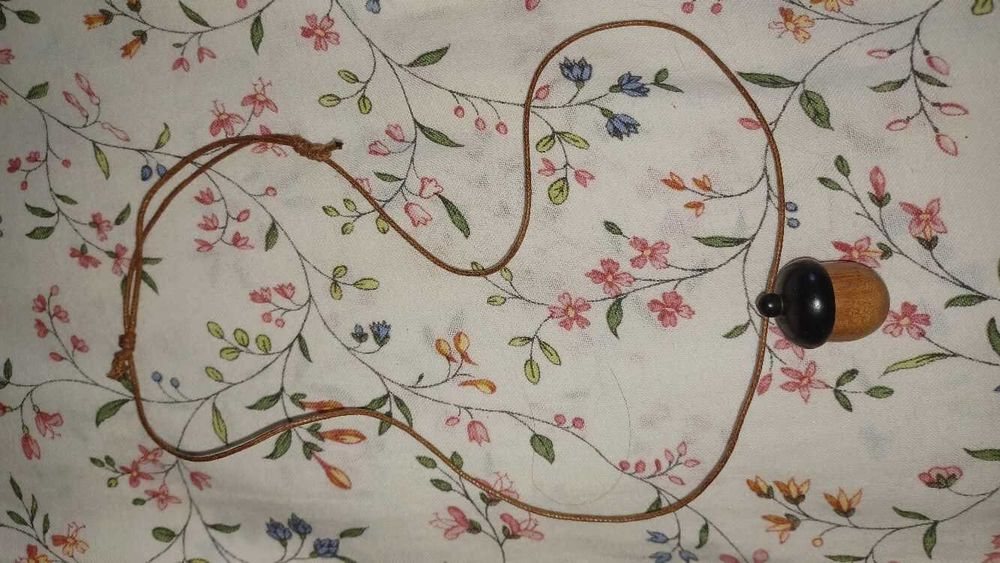 Colares artesanais de conchas e sementes