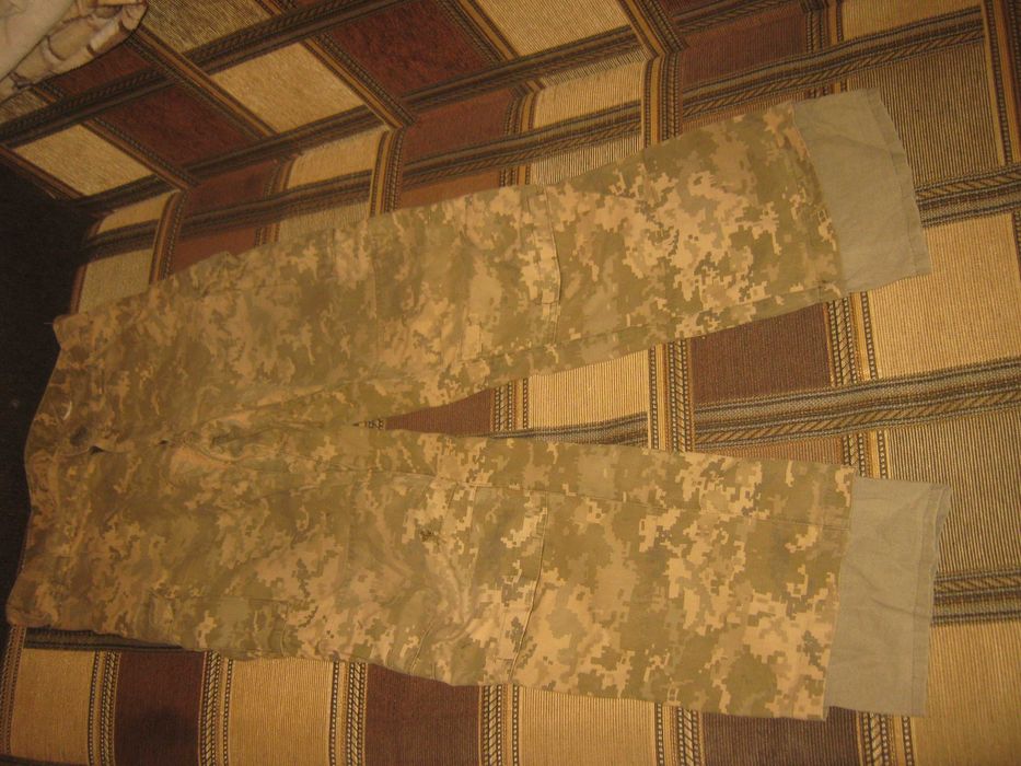 Штаны,хаки.В неплохом состоянии.