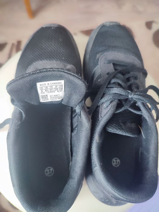 Кросівки Adidas 37,5
